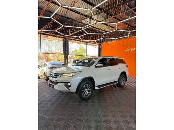 TOYOTA HILUX SW4 2.8 SRX 4X4 16V TURBO INTERCOOLER DIESEL 4P AUTOMÁTICO TOYOTA HILUX SW4 2.8 SRX 4X4 16V TURBO INTERCOOLER DIESEL 4P AUTOMÁTICO